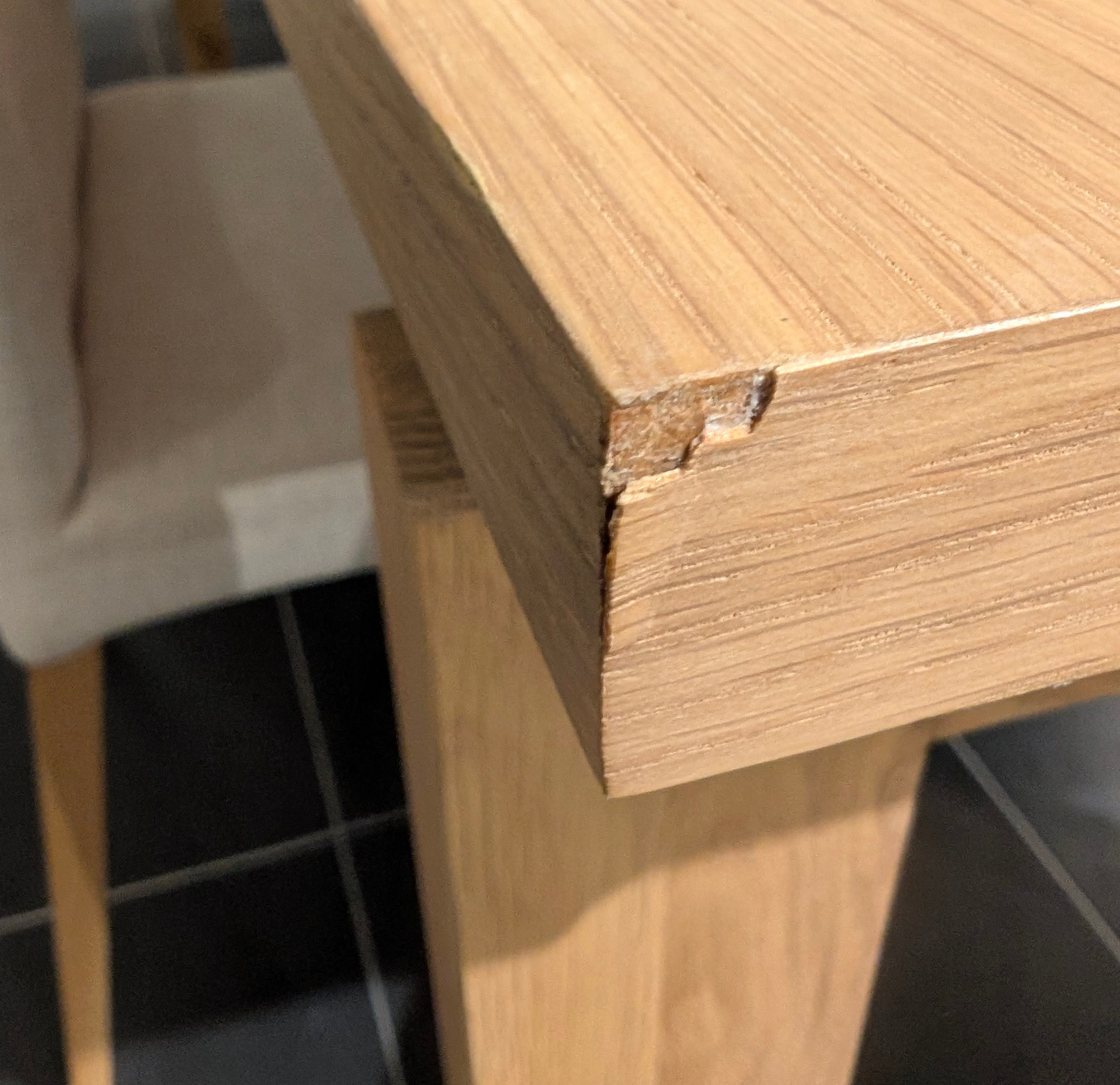 Annex Extendable Table - Floor Model