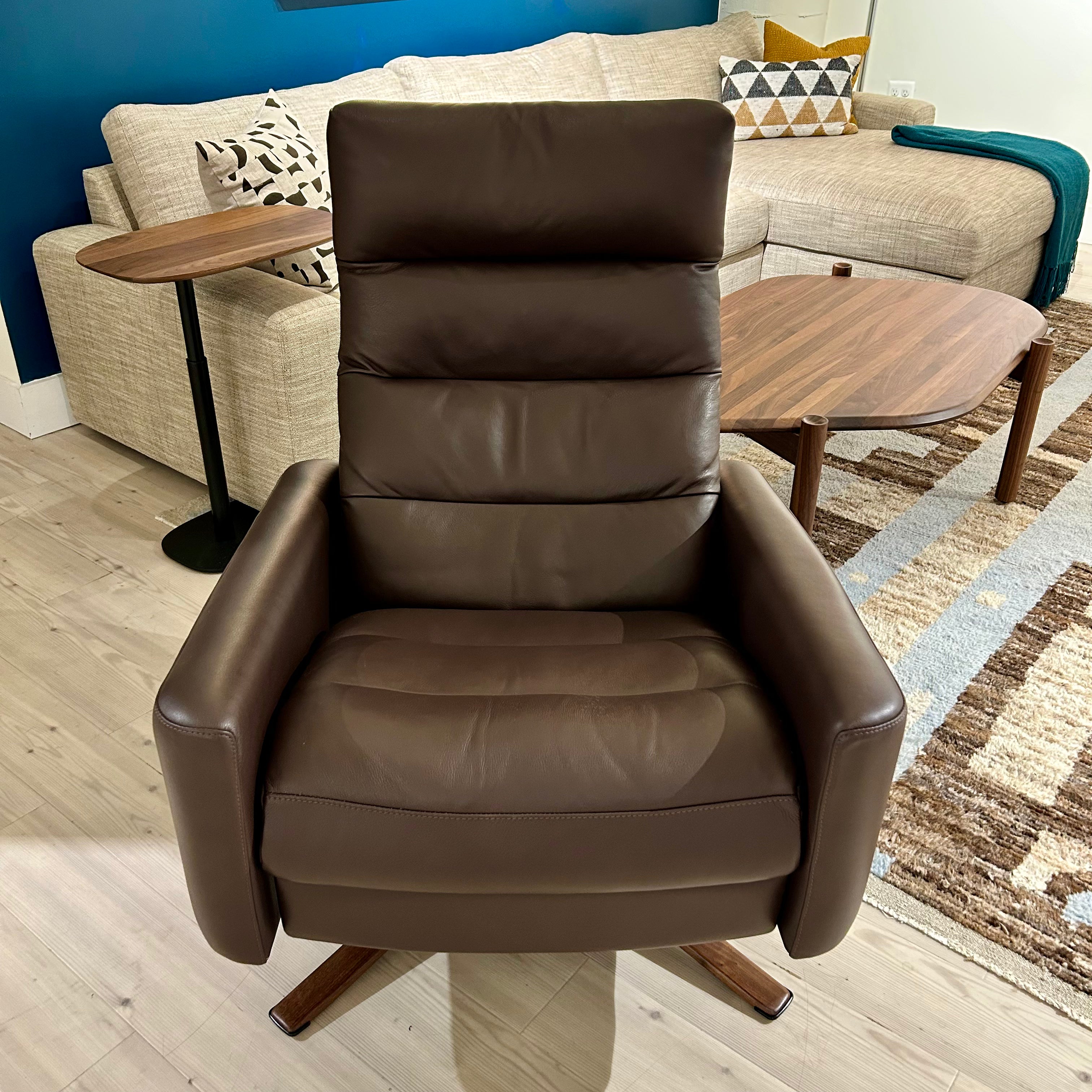 Cirrus Comfort Air Recliner - Floor Model