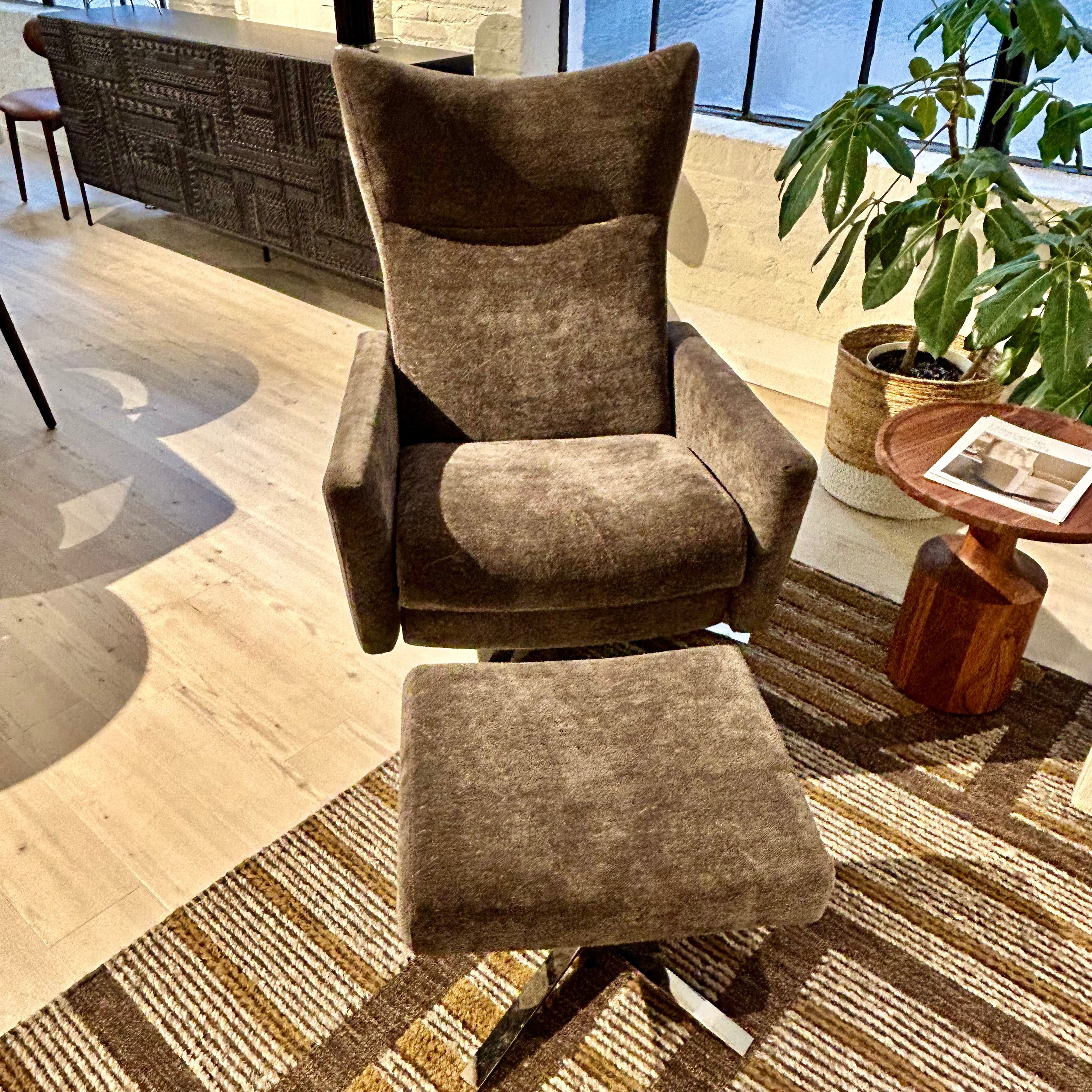 Stratus Comfort Air Recliner & Ottoman - Floor Model