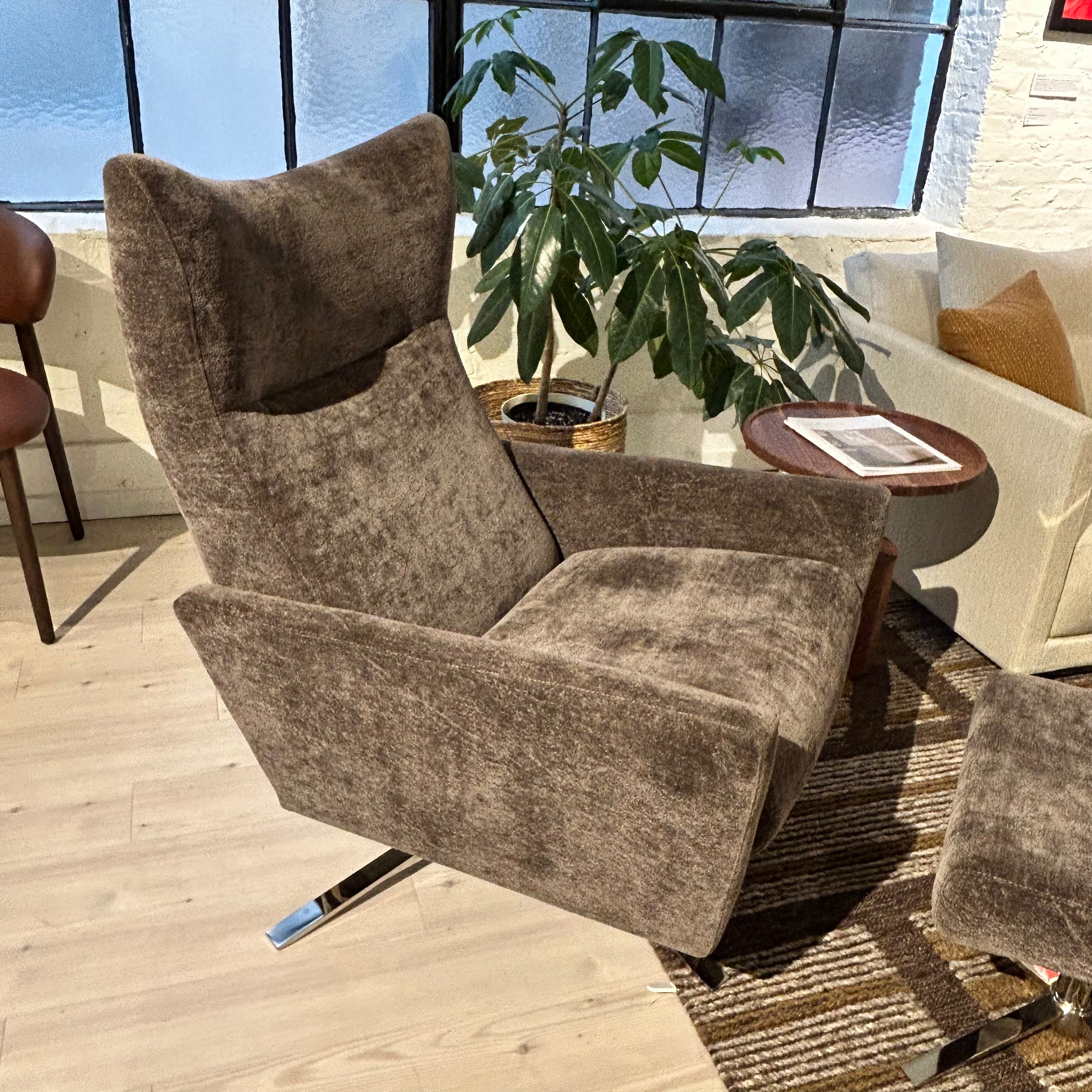 Stratus Comfort Air Recliner & Ottoman - Floor Model