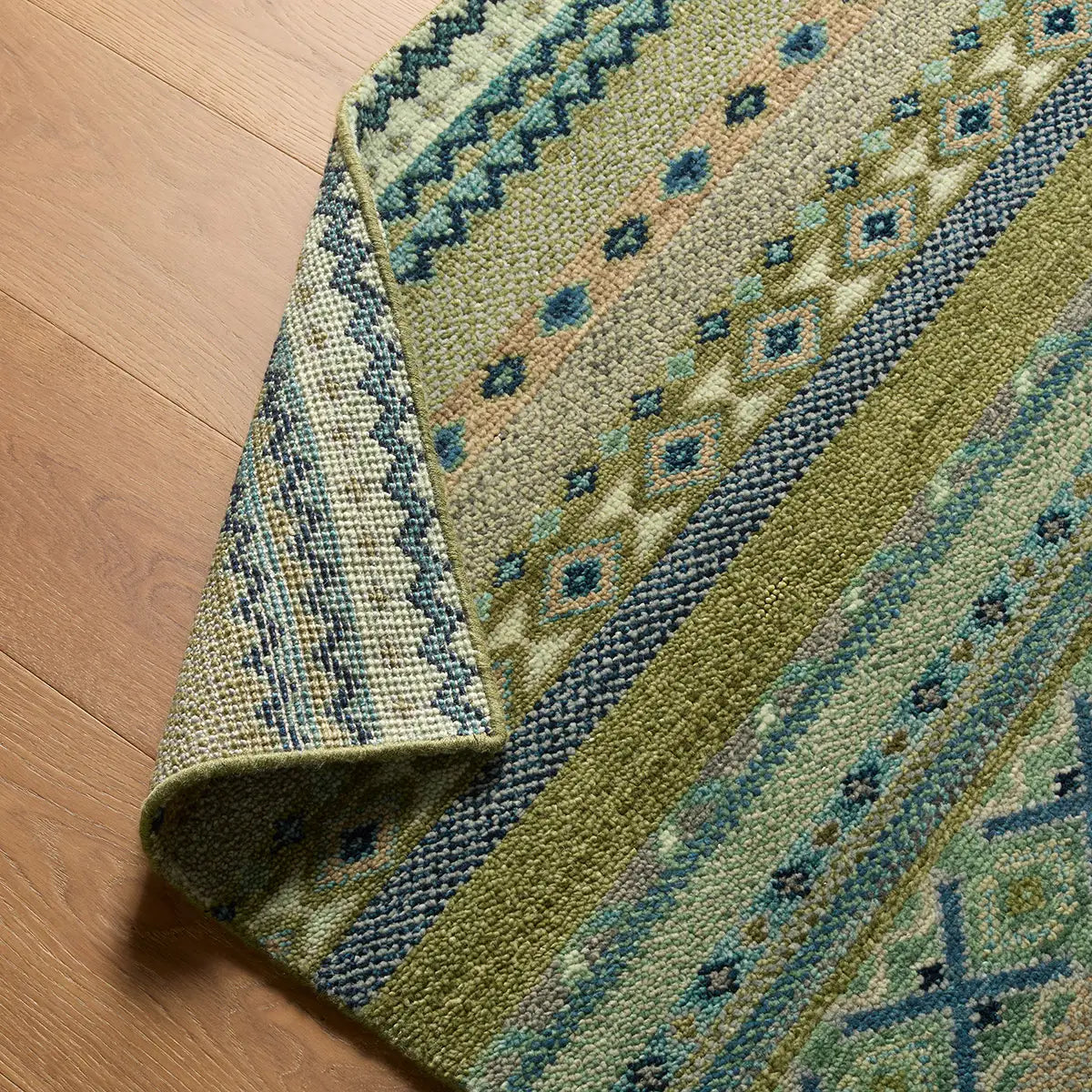 Nisha LIB15 Rug