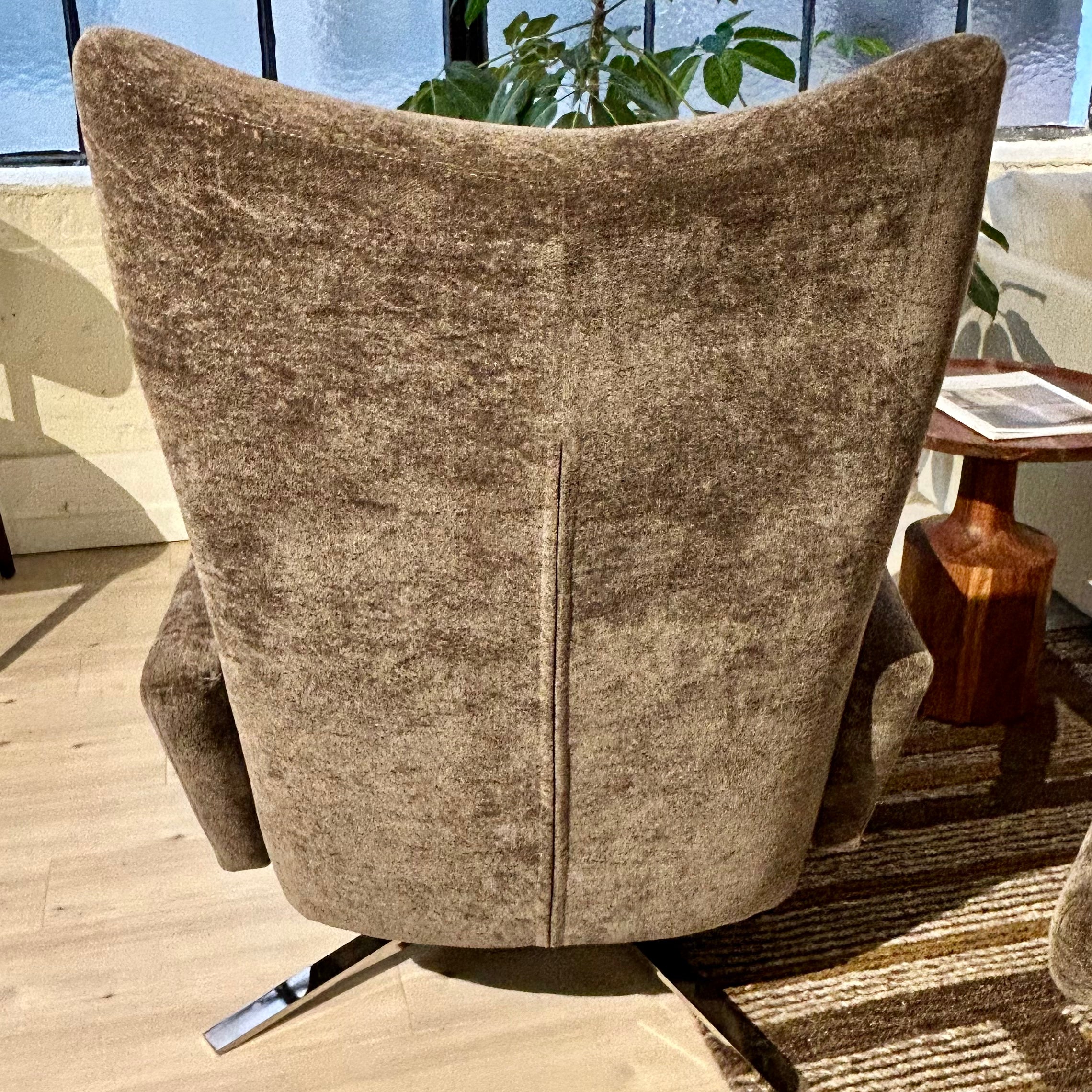 Stratus Comfort Air Recliner/ Ottoman Set - Floor Model