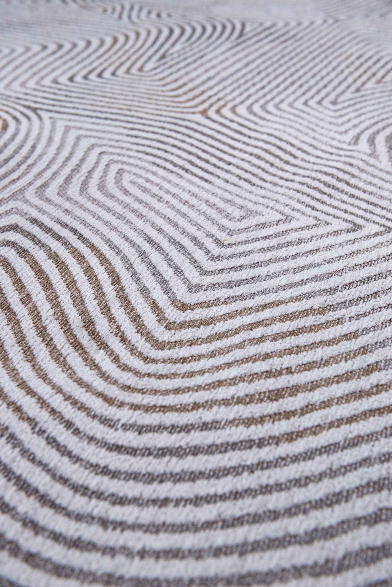 Meditation Coral 9228 Oyster White Rug